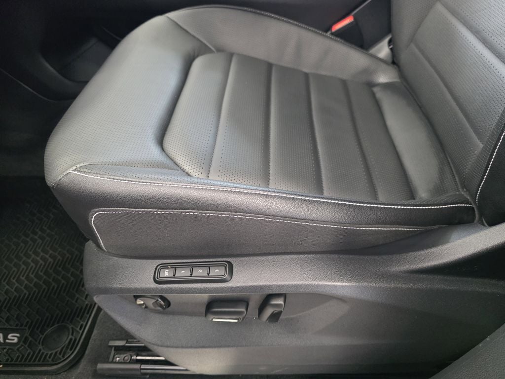 2025 Volkswagen Atlas Cross Sport 2.0T SEL R-Line Black