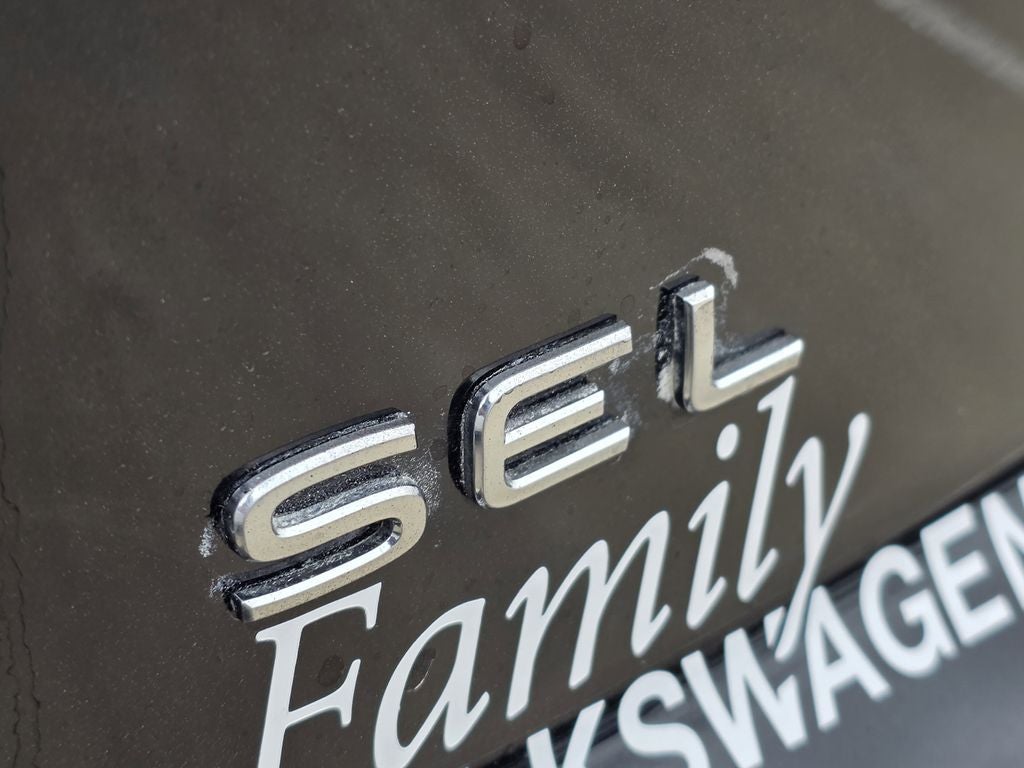 2025 Volkswagen Atlas Cross Sport 2.0T SEL Premium R-Line