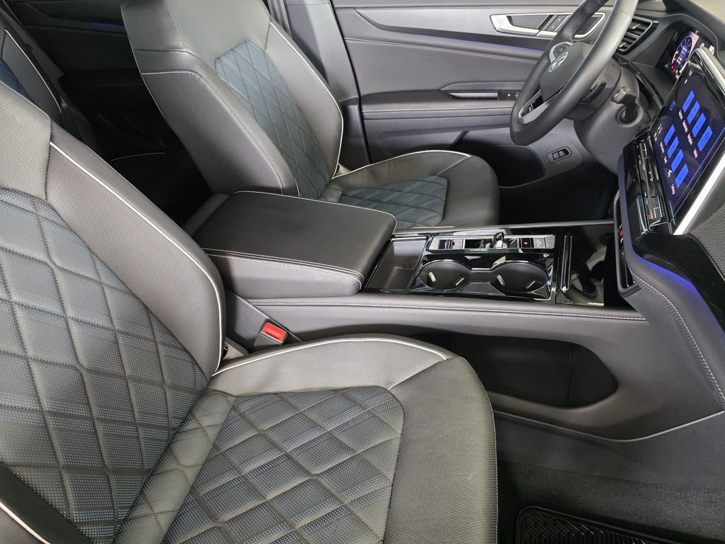 2025 Volkswagen Atlas Cross Sport 2.0T SEL Premium R-Line