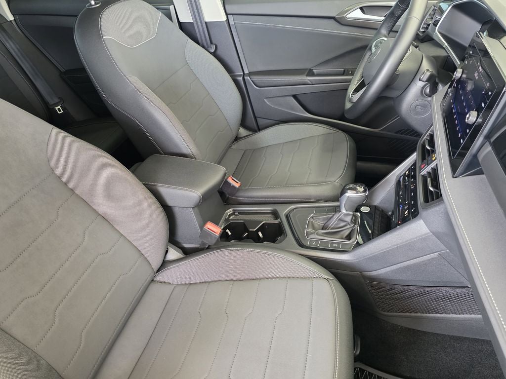 2025 Volkswagen Taos 1.5T SE Black