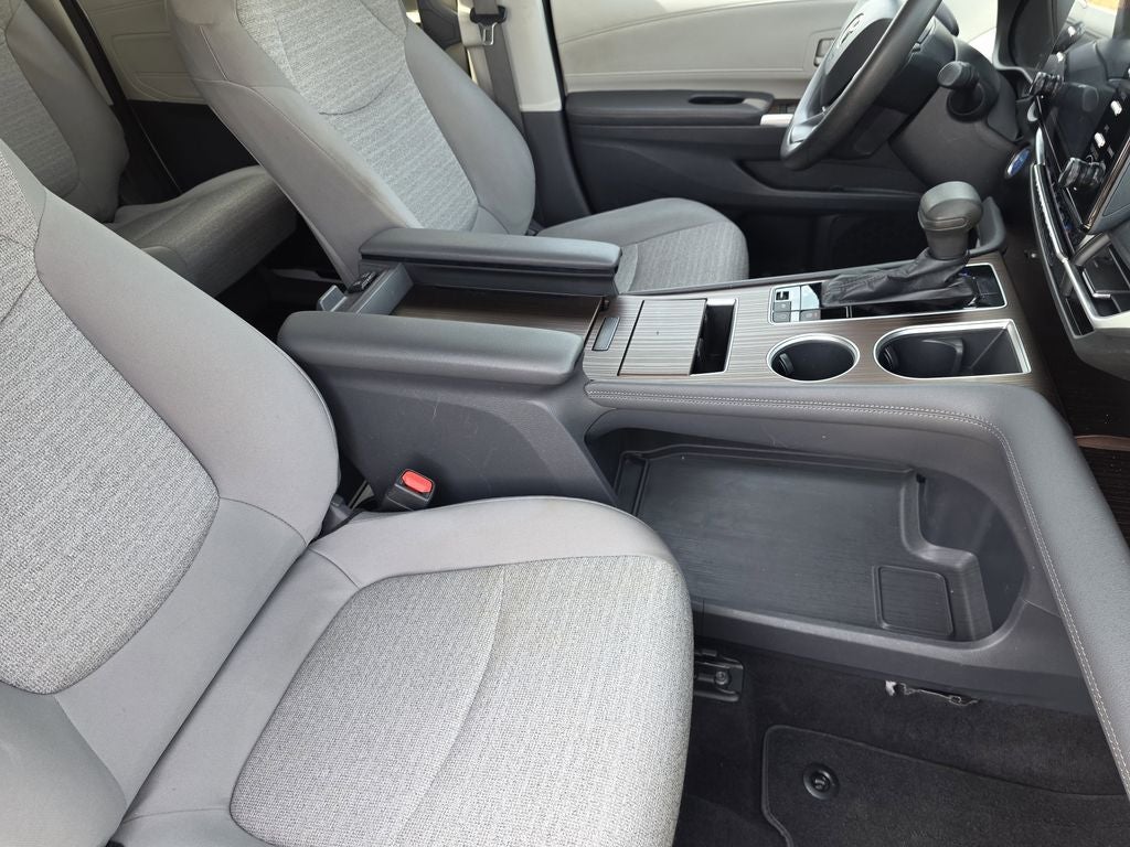 2021 Toyota Sienna LE 8 Passenger