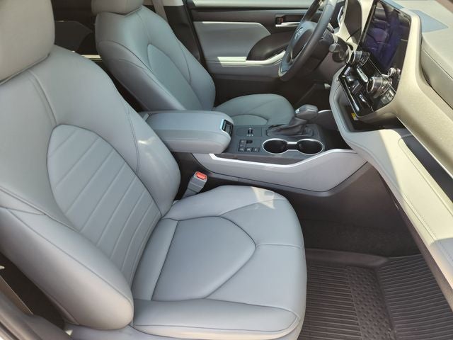 2025 Toyota Highlander Hybrid XLE