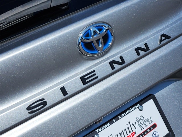 2022 Toyota Sienna LE 8 Passenger