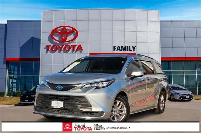 2022 Toyota Sienna LE 8 Passenger