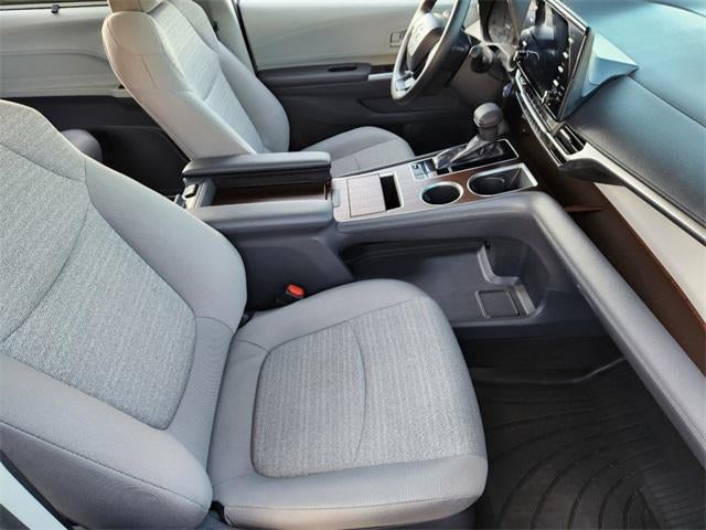 2022 Toyota Sienna LE 8 Passenger