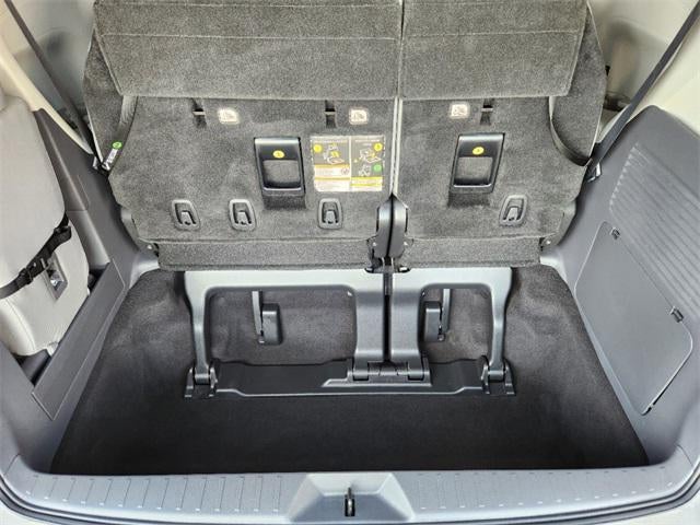 2022 Toyota Sienna LE 8 Passenger