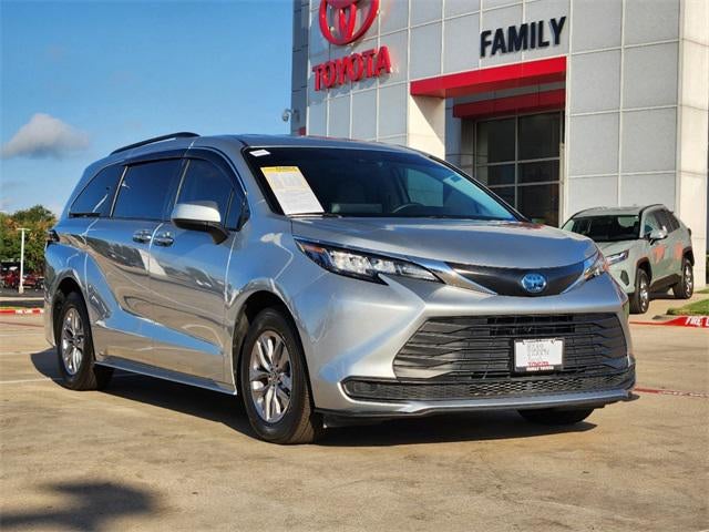 2022 Toyota Sienna LE 8 Passenger