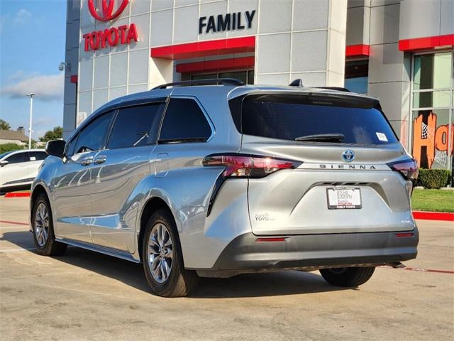 2022 Toyota Sienna LE 8 Passenger