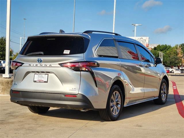 2022 Toyota Sienna LE 8 Passenger