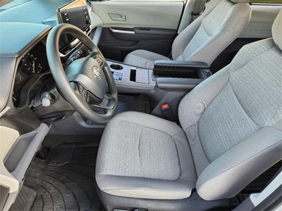 2022 Toyota Sienna LE 8 Passenger