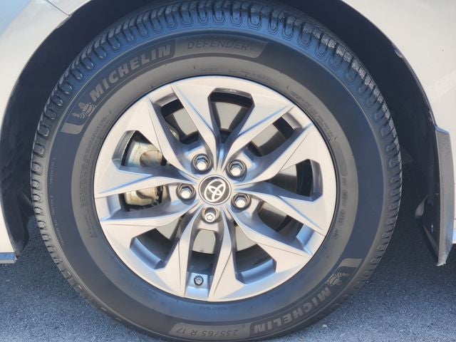 2025 Toyota Sienna XLE 8 Passenger