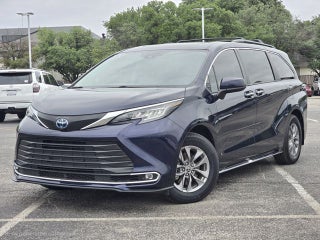 2022 Toyota Sienna XLE 8 Passenger