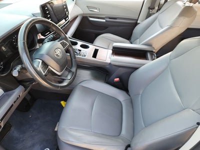 2021 Toyota Sienna XLE 8 Passenger
