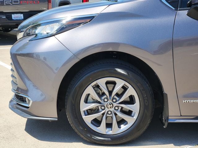 2021 Toyota Sienna XLE 8 Passenger