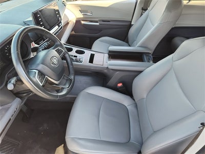 2024 Toyota Sienna XLE 8 Passenger