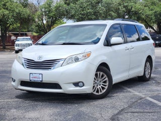 2017 Toyota Sienna XLE 8 Passenger