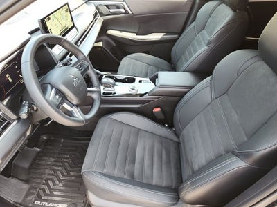 2025 Mitsubishi Outlander SE