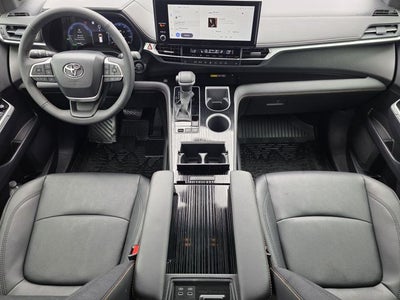 2025 Toyota Sienna Woodland Edition 7 Passenger