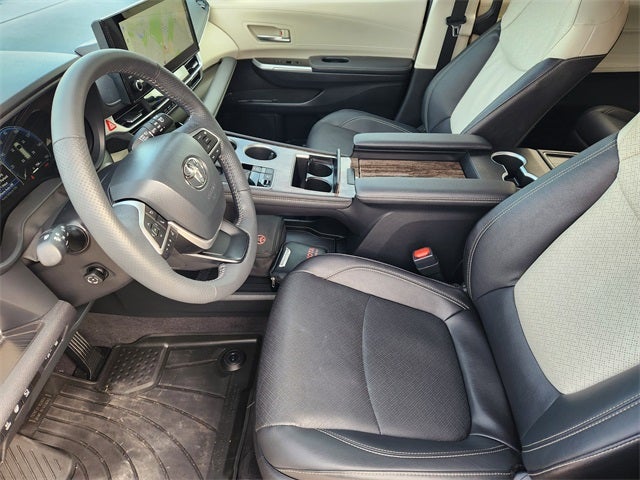 2025 Toyota Sienna Platinum 7 Passenger