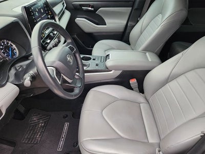 2022 Toyota Highlander Hybrid XLE