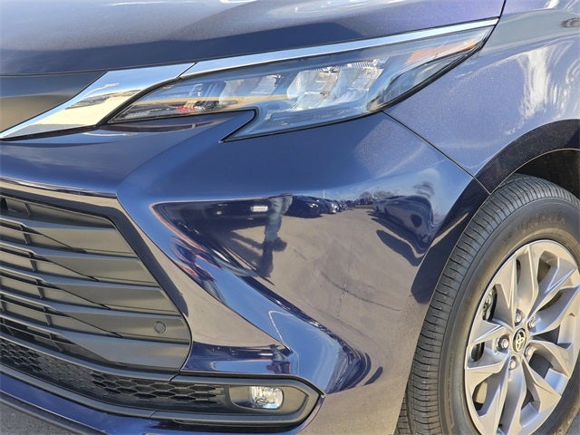 2025 Toyota Sienna XLE 8 Passenger
