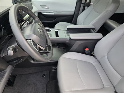 2025 Toyota Sienna XLE 8 Passenger