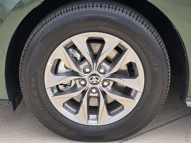 2025 Toyota Sienna XLE 8 Passenger