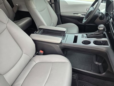 2025 Toyota Sienna XLE 8 Passenger
