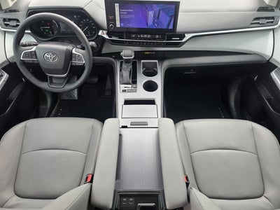 2025 Toyota Sienna XLE 8 Passenger