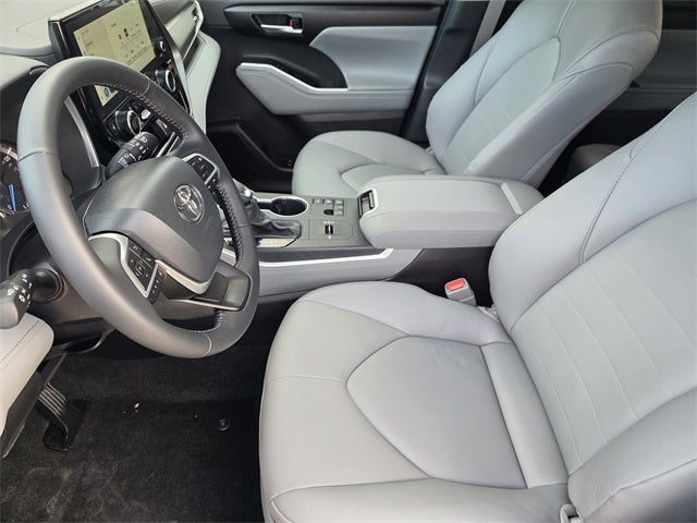 2026 Toyota Highlander Hybrid XLE