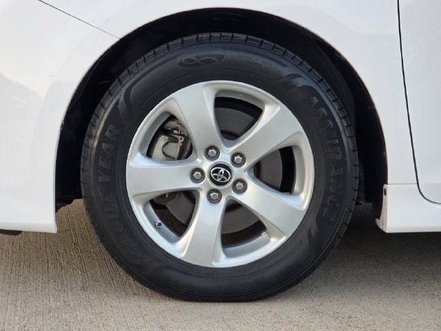 2020 Toyota Sienna LE 8 Passenger