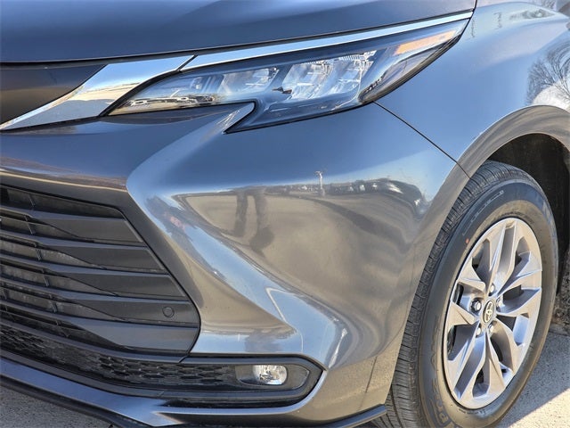 2025 Toyota Sienna XLE 8 Passenger