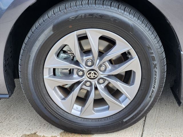 2025 Toyota Sienna XLE 8 Passenger
