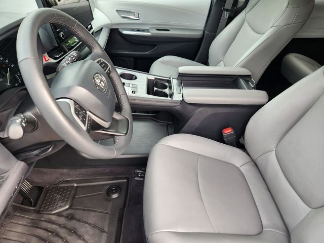2025 Toyota Sienna XLE 8 Passenger