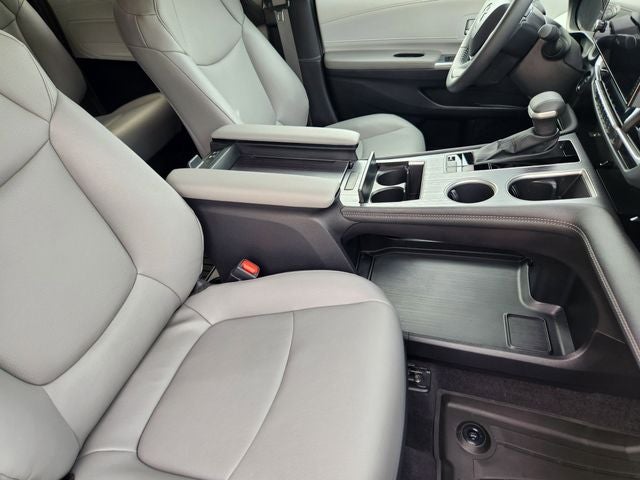 2025 Toyota Sienna XLE 8 Passenger