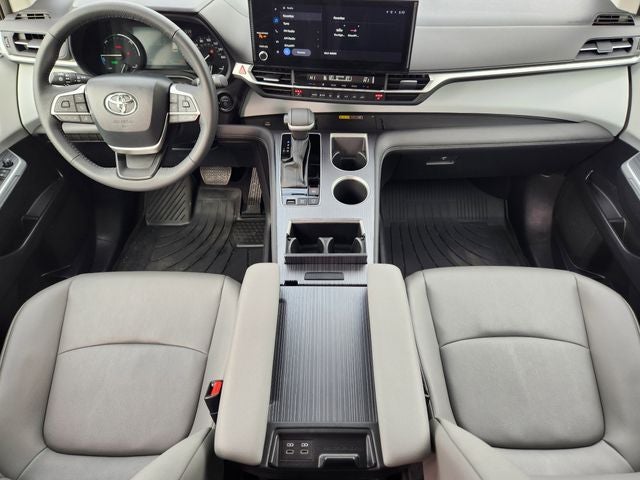 2025 Toyota Sienna XLE 8 Passenger