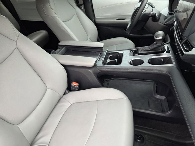2025 Toyota Sienna XLE 8 Passenger