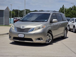 2017 Toyota Sienna XLE 8 Passenger
