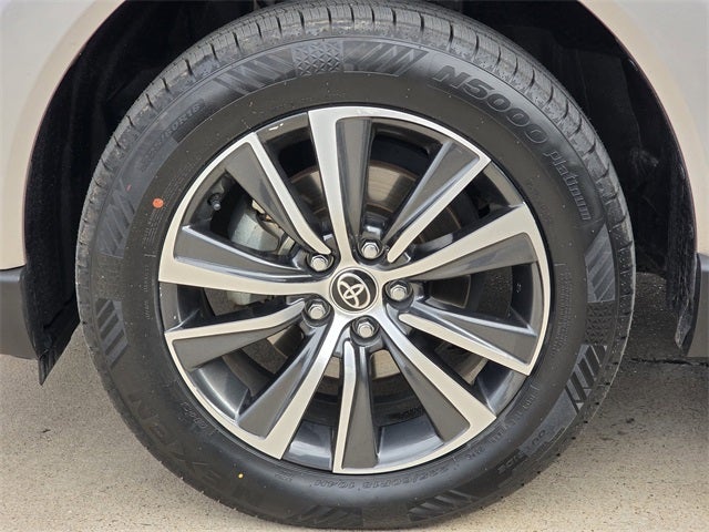 2023 Toyota Venza LE