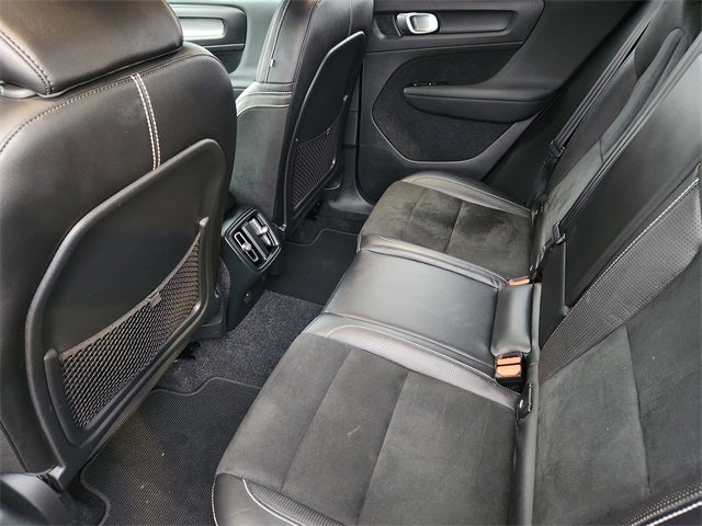 2020 Volvo XC40 R-Design