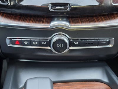 2024 Volvo XC60 B5 Plus Dark Theme