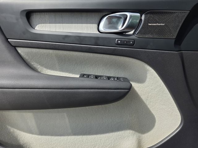 2023 Volvo XC40 Ultimate
