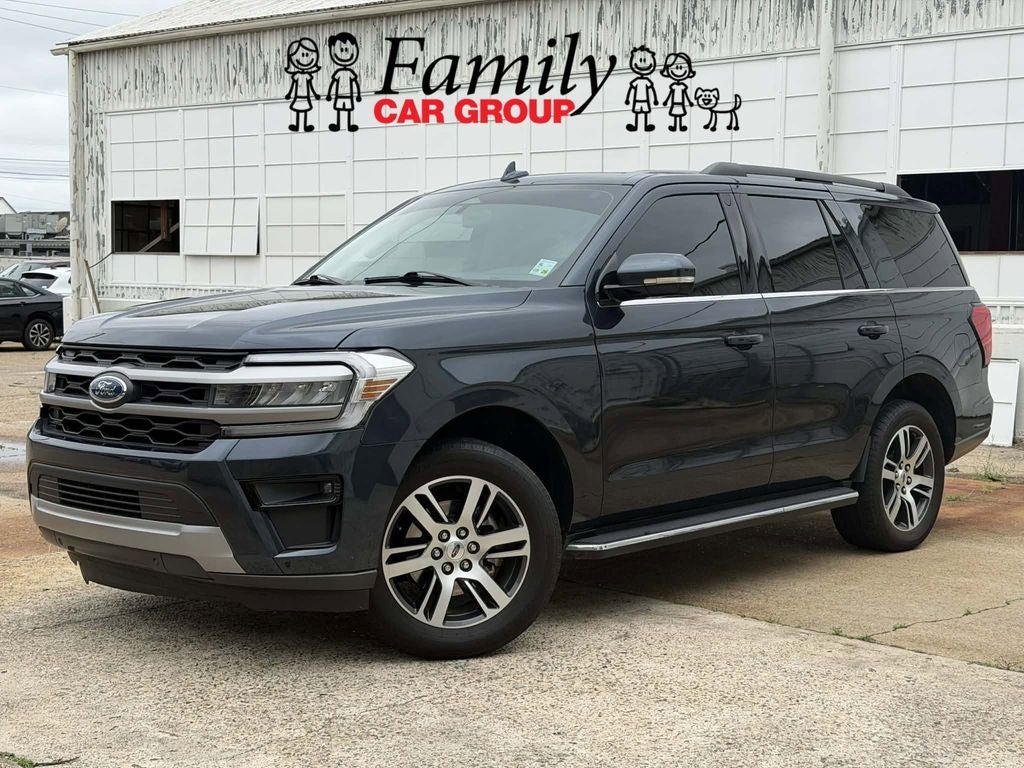 2023 Ford Expedition XLT's photo