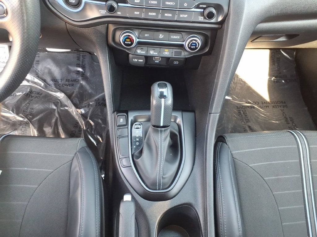 2022 Hyundai Veloster 17