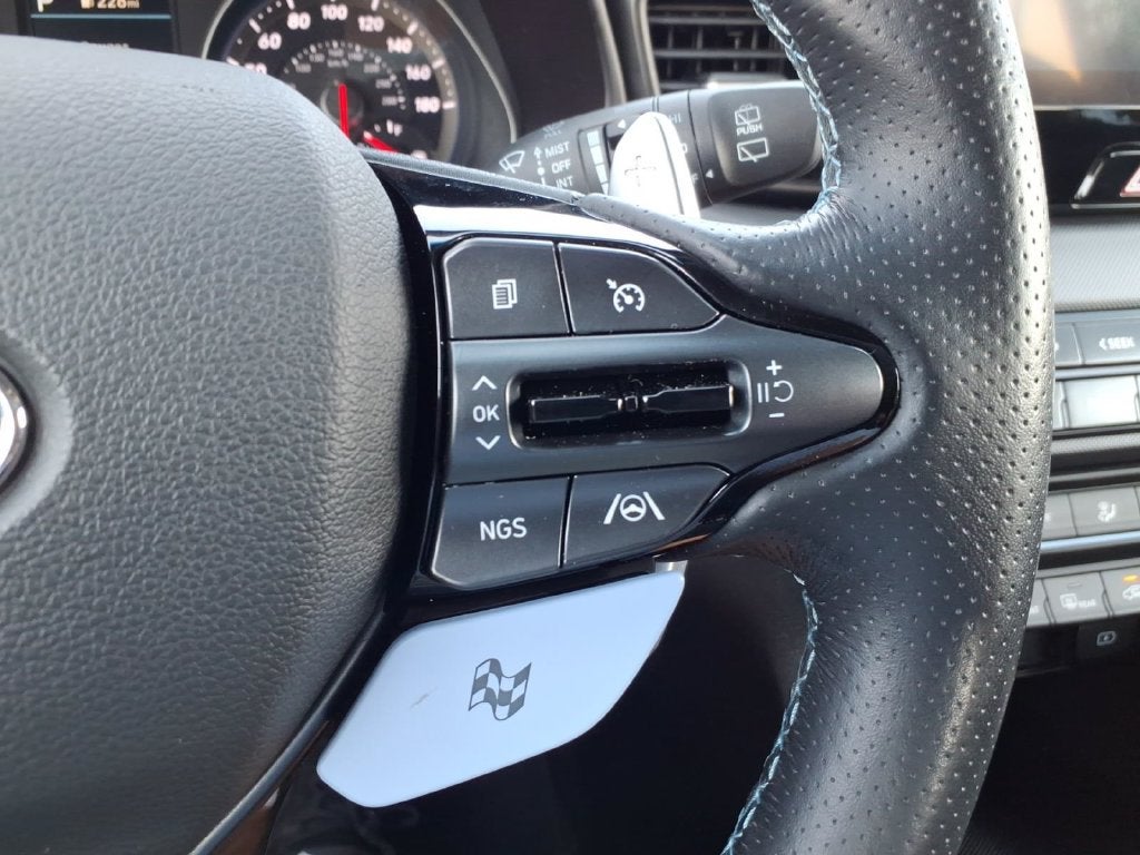 2022 Hyundai Veloster 32