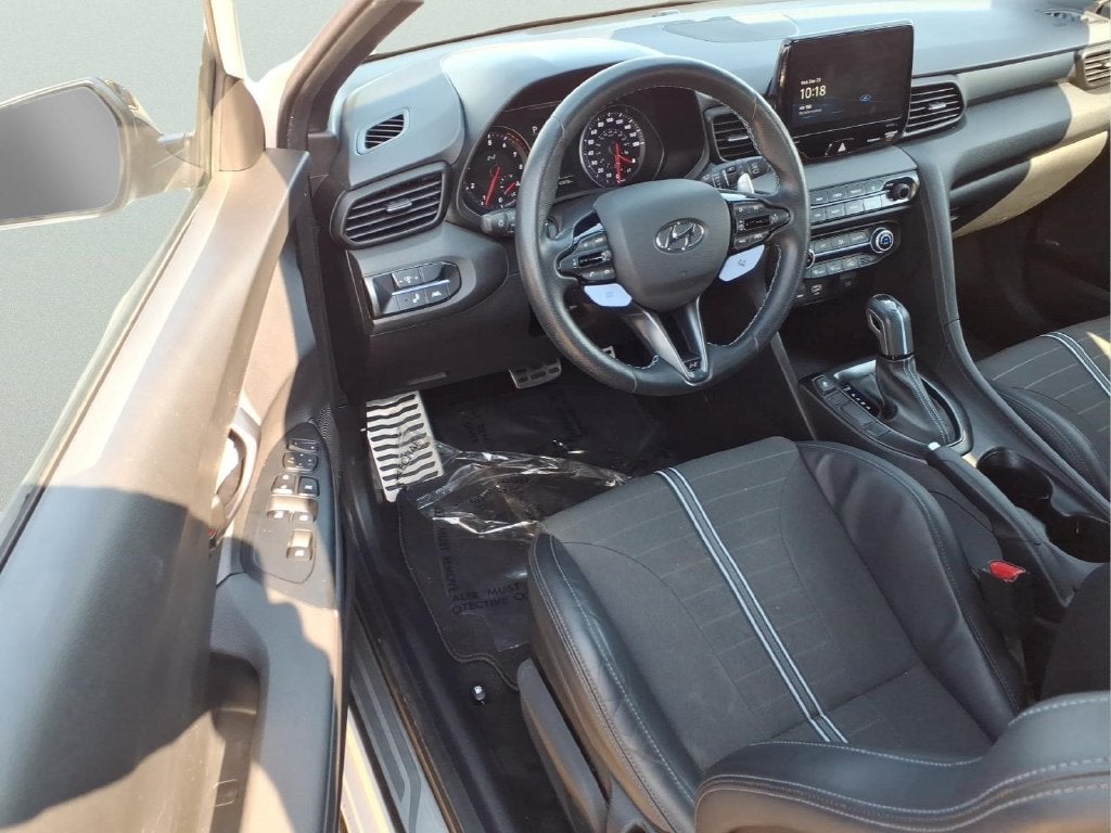 2022 Hyundai Veloster 6