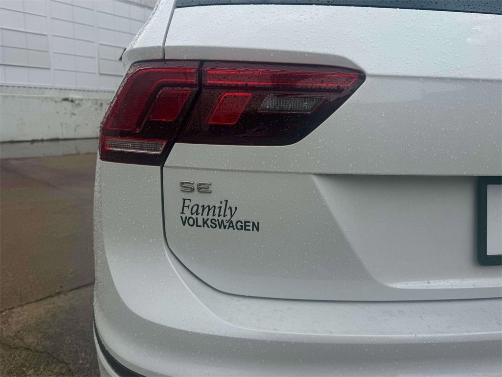2024 Volkswagen Tiguan 2.0T SE R-Line Black