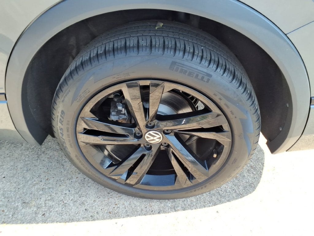 2023 Volkswagen Tiguan 2.0T SE R-Line Black