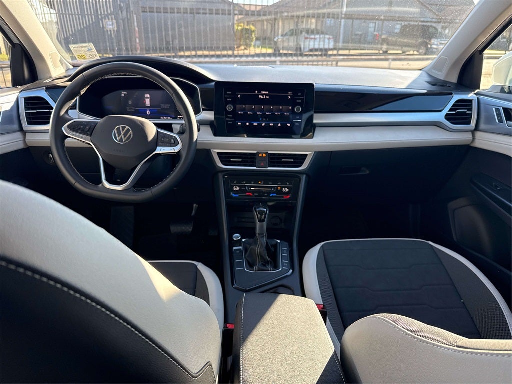 2025 Volkswagen Taos 1.5T SE