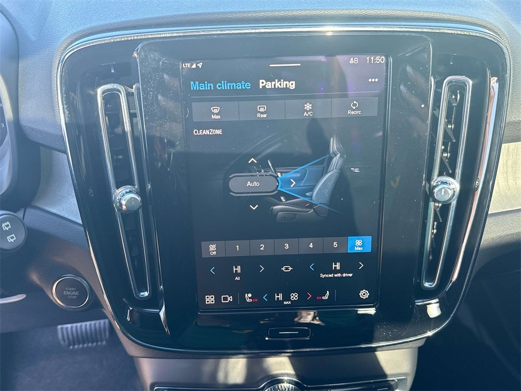 2024 Volvo XC40 B5 Plus Dark Theme